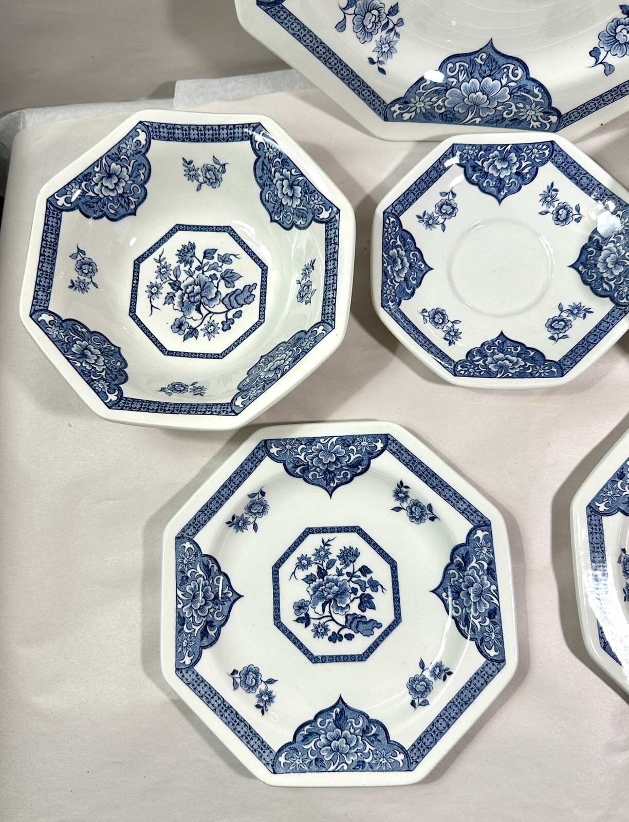 Old Pekin J&G Meakin Royal Staffordshire Ironstone Plates and Bowls - Image 3