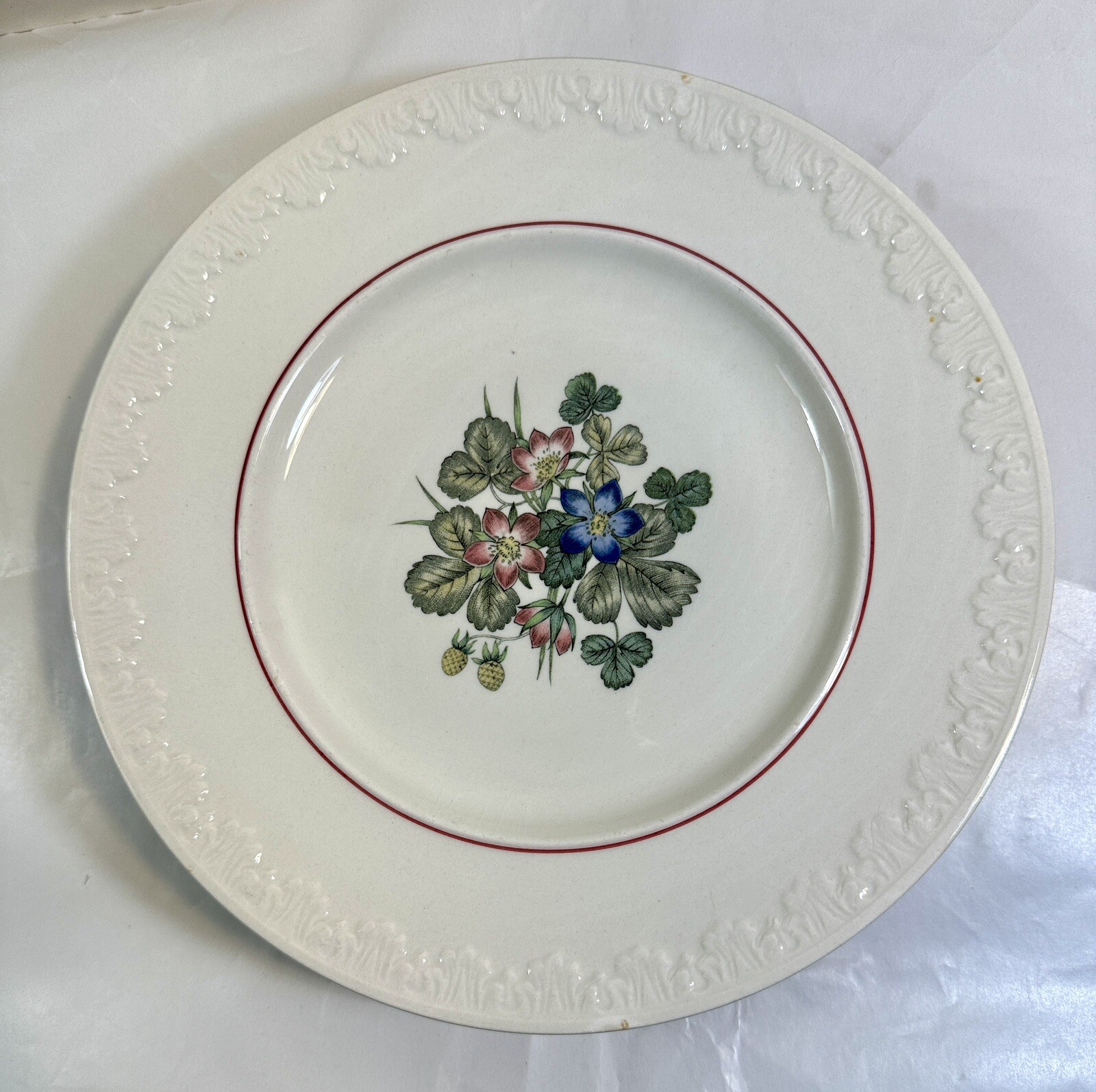 6 (Six) Wedgwood PEMBROKE Luncheon Plates Corinthian T428 -- 9 5/8" - Image 3