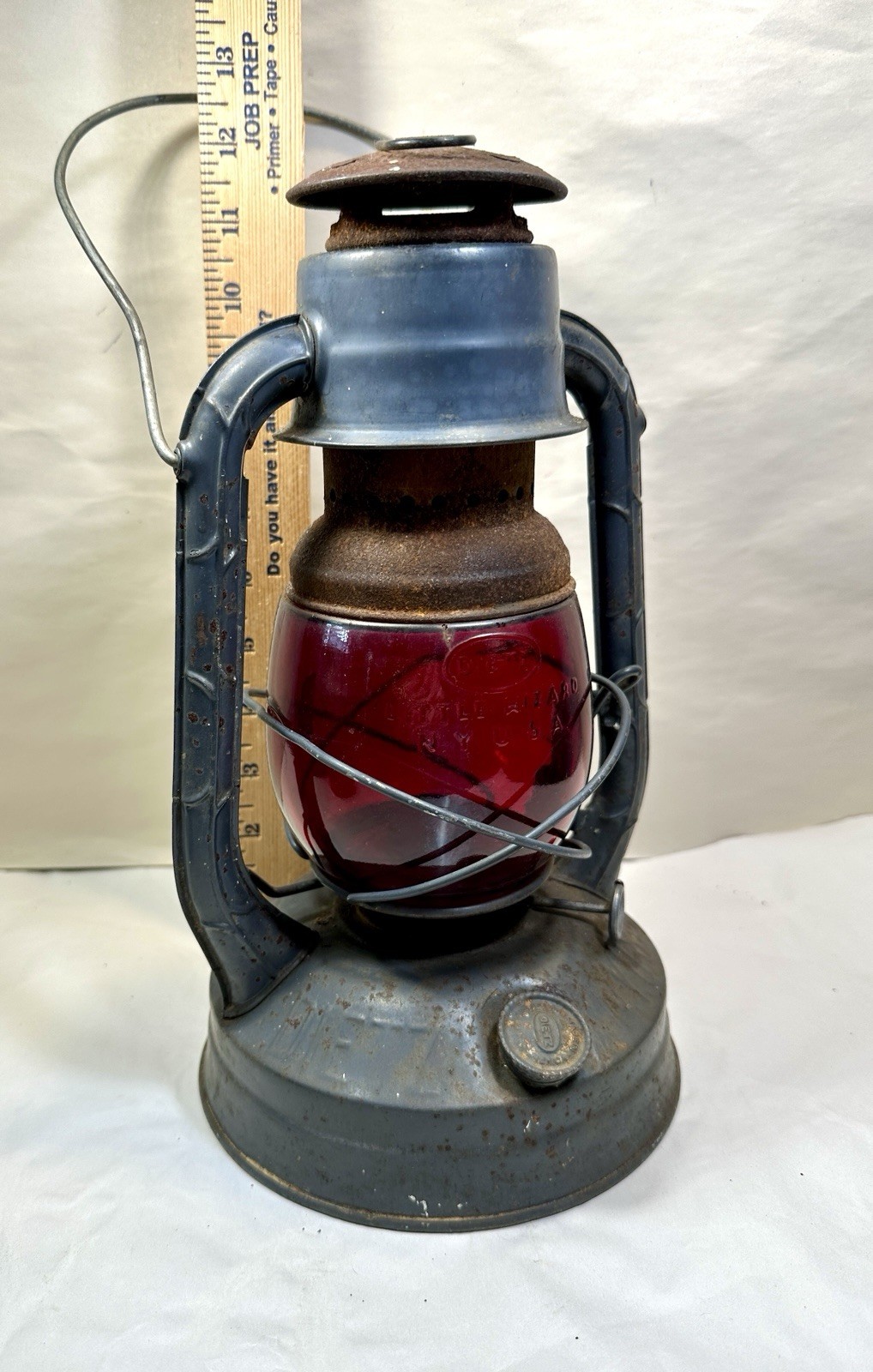 Vintage 1946 Gray Dietz Little Wizard Kerosene Lantern Red Loc-Nob Globe  - Image 13