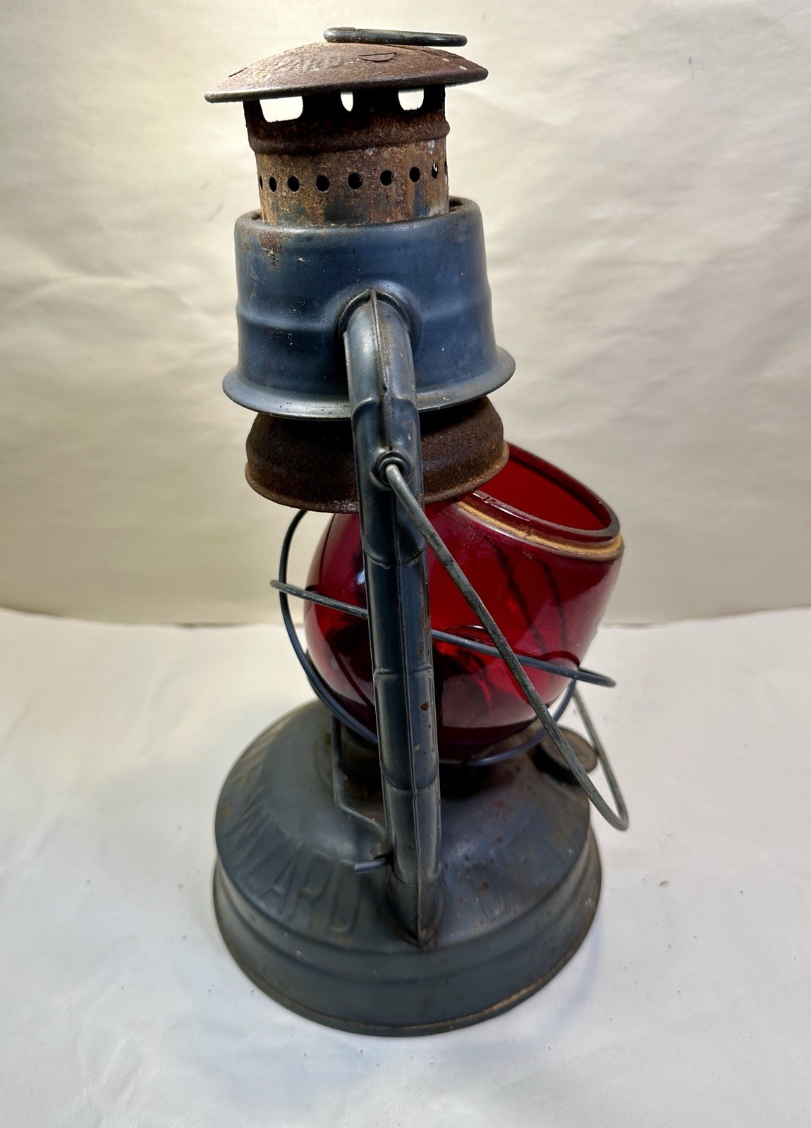 Vintage 1946 Gray Dietz Little Wizard Kerosene Lantern Red Loc-Nob Globe  - Image 5