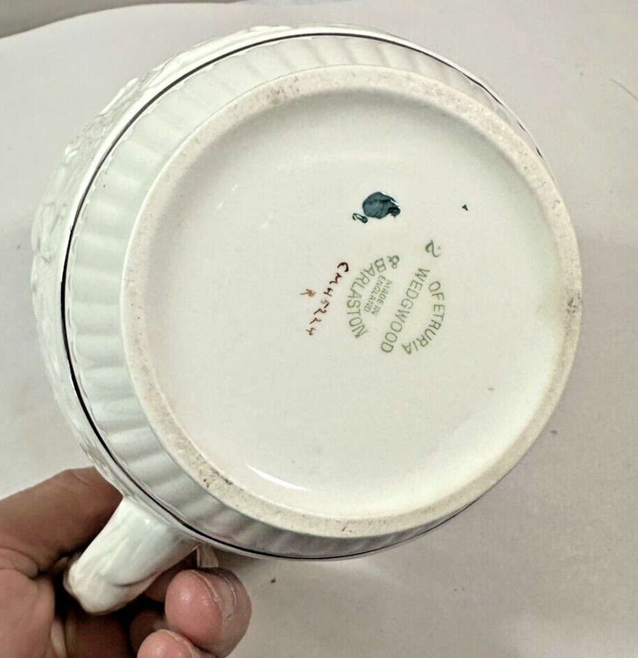 Wedgwood of Etruria & Barlaston D'Ye Ken John Peel 24 oz Pitcher Platinum - Image 2