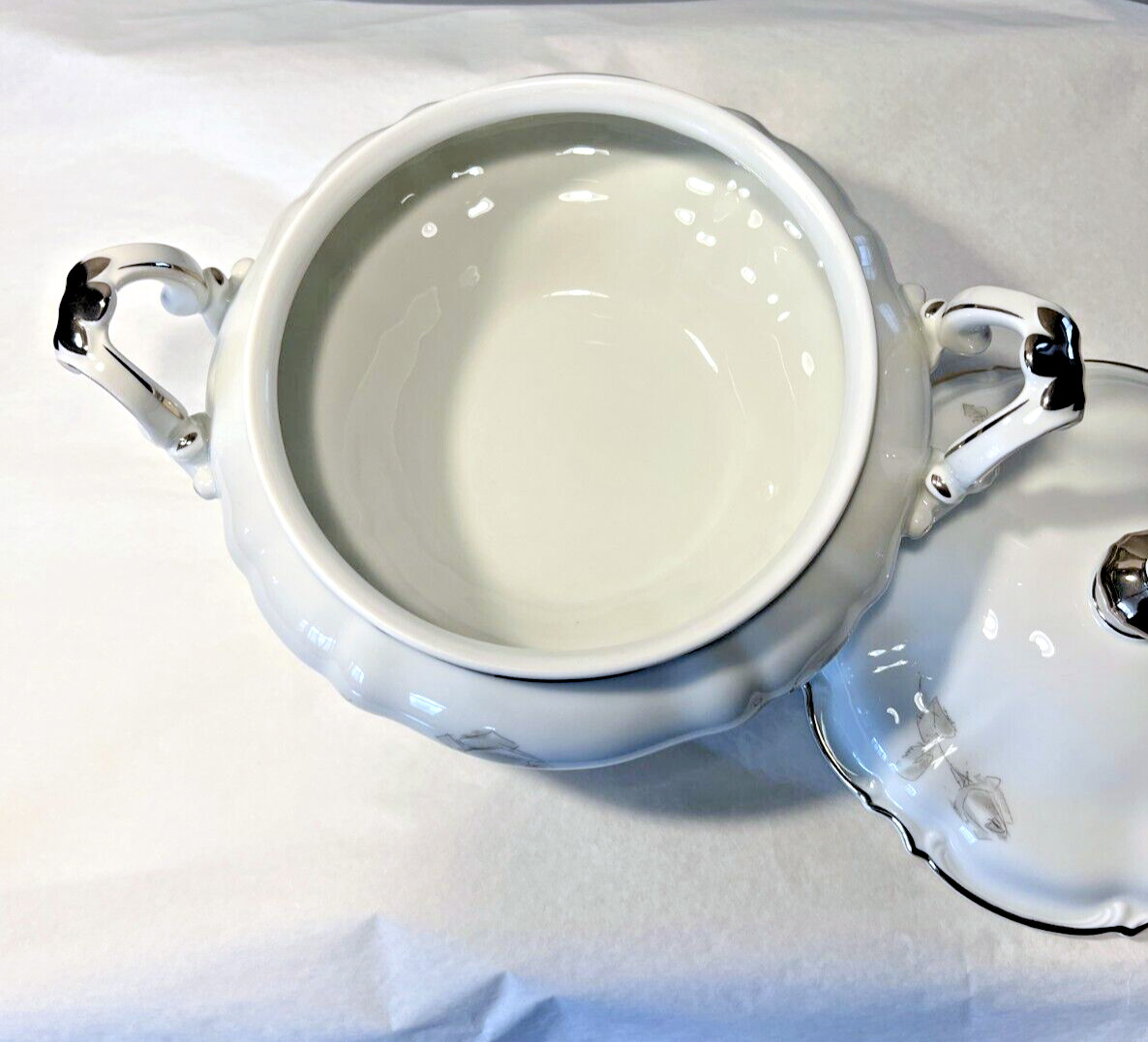 Hutschenreuther Sylvia Gray Rose / Platinum Round 9" Covered Vegetable Dish NEW - Image 2