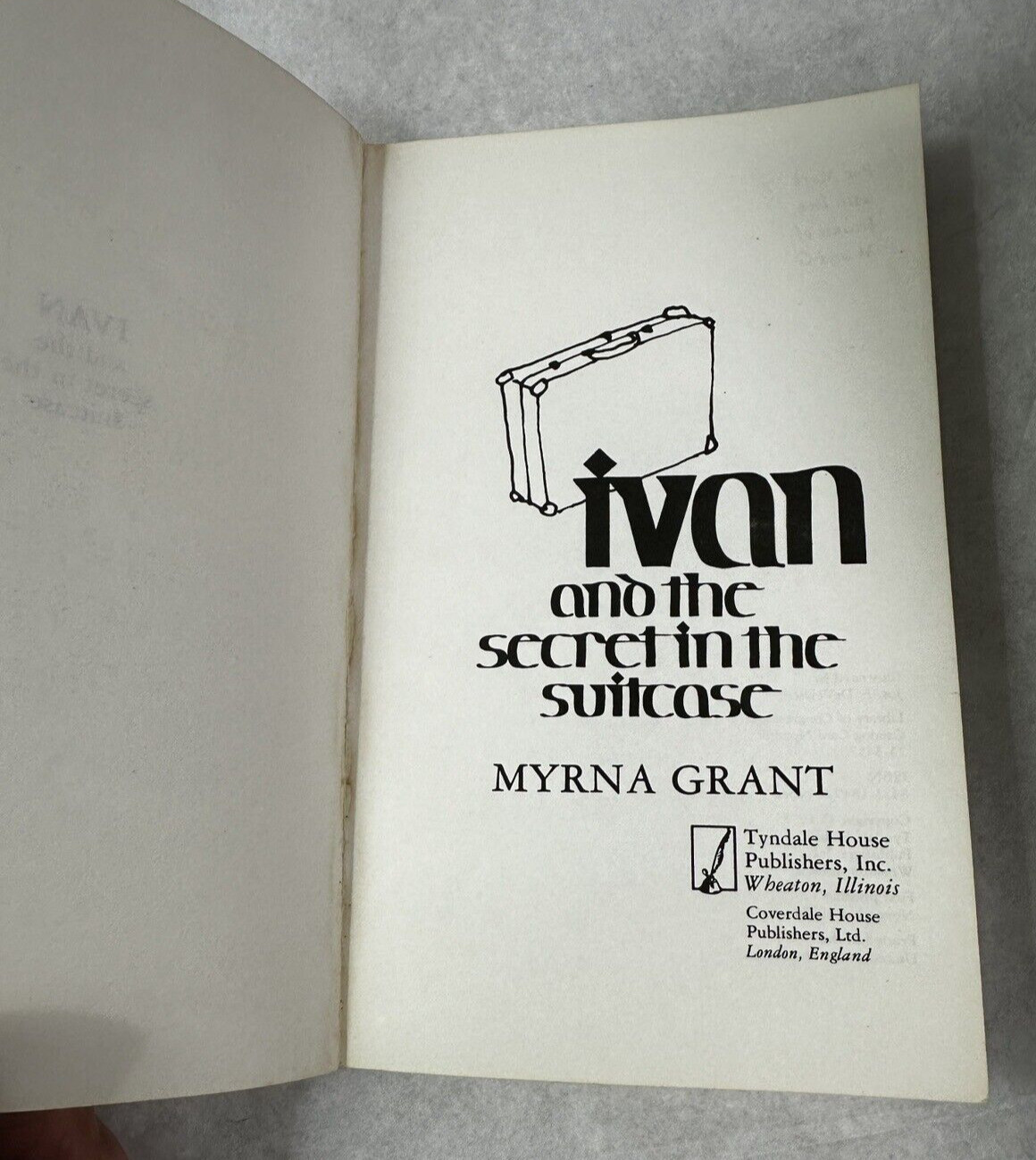 Ivan: The Hidden Bible / The Secret In The Suitcase - Myrna Grant - 1st Editions - Image 7