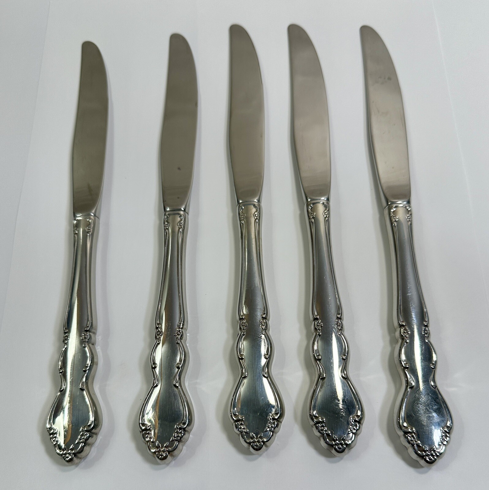 Five (5) Oneida Stainless Dover (Glossy) Dinner Knives - Unused