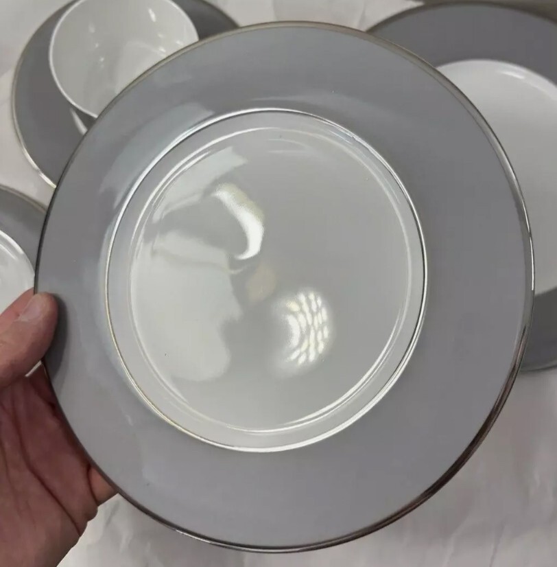 Mikasa Color Studio Grey and Platinum 5-pc Dinnerware Set - Unboxed, Unused - Image 3