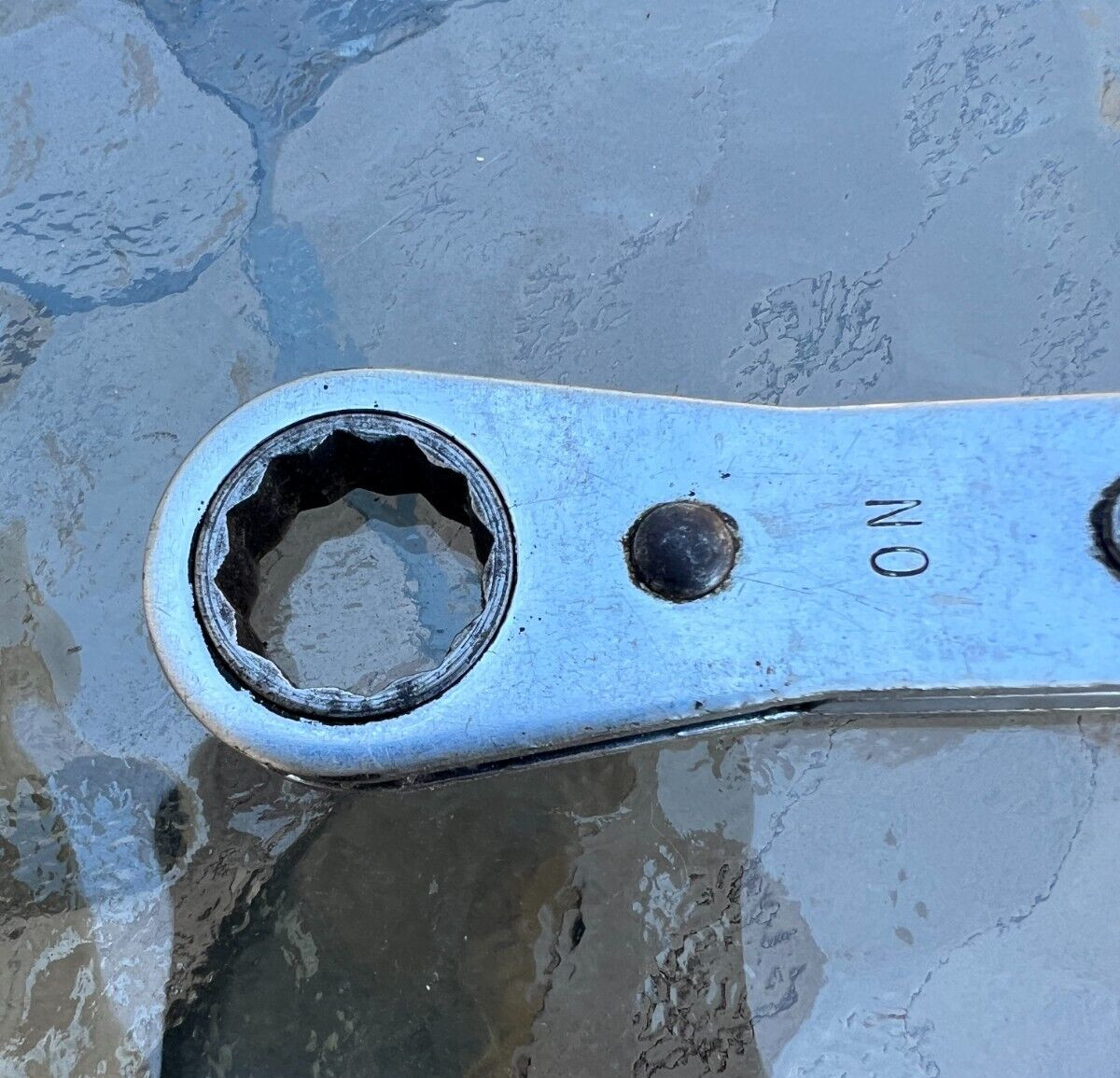 Snap-on 5/8-3/4" standard 0° offset ratcheting box wrench 12 point R2024 - Image 1