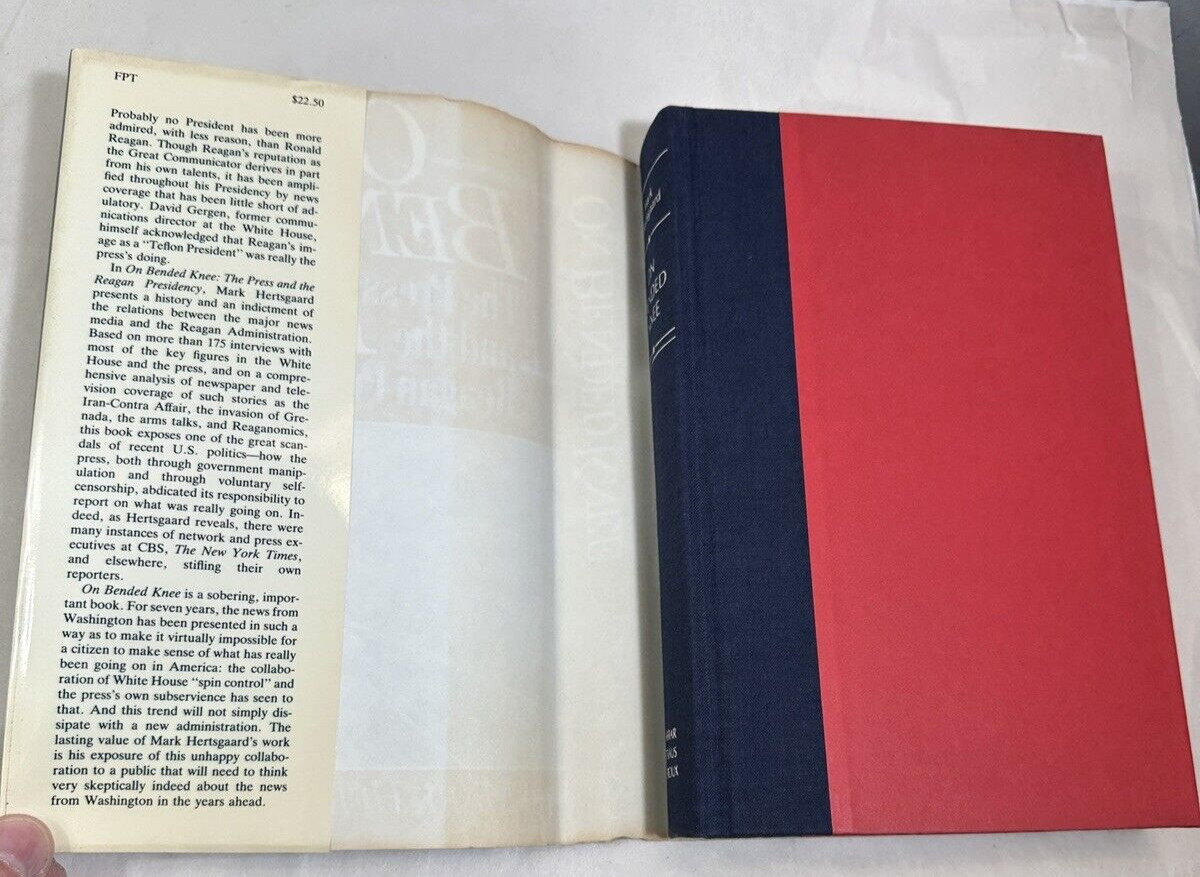 On Bended Knee: The Press and the Reagan Presidency - Hardcover / DJ - Image 2