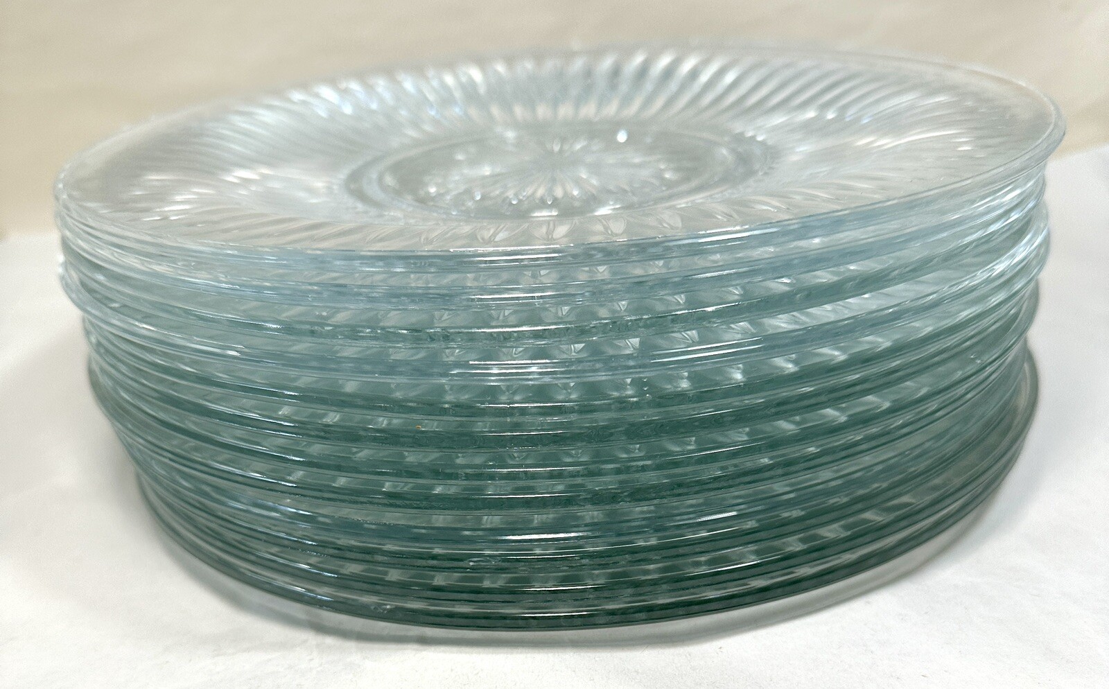 Set of 2 (Two) Gibson Everyday Elegance 10" Clear Glass Dinner Plates - NOS - Image 8