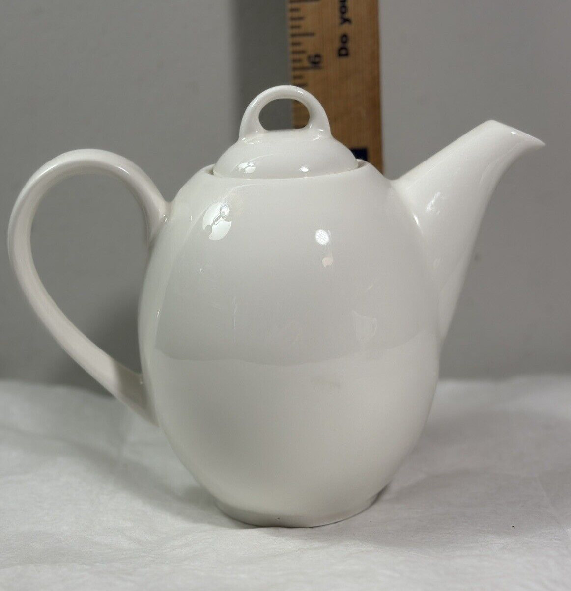Meritage White Tea Pot - Fine Ceramic - New