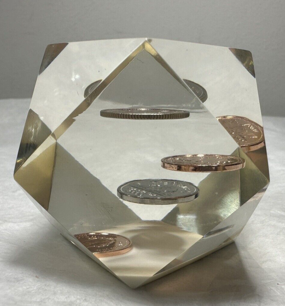 Plexiglass Coin Display - Canadian Coins - Tetradecagon (fourteen-sided) - Image 1