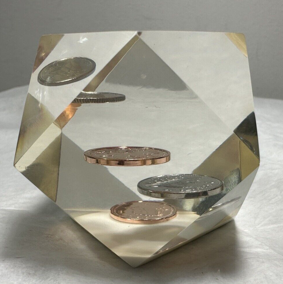 Plexiglass Coin Display - Canadian Coins - Tetradecagon (fourteen-sided) - Image 2