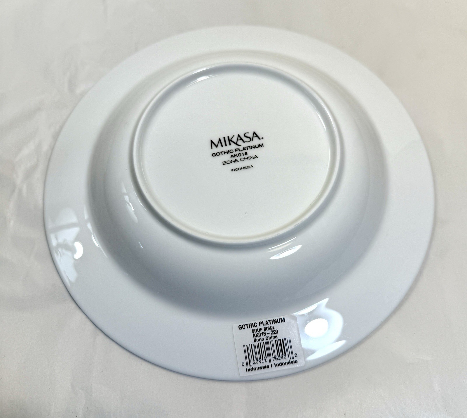 New with Tags - One Mikasa GOTHIC PLATINUM Rim Soup Bowl Bone China AK018 - 9" - Image 4