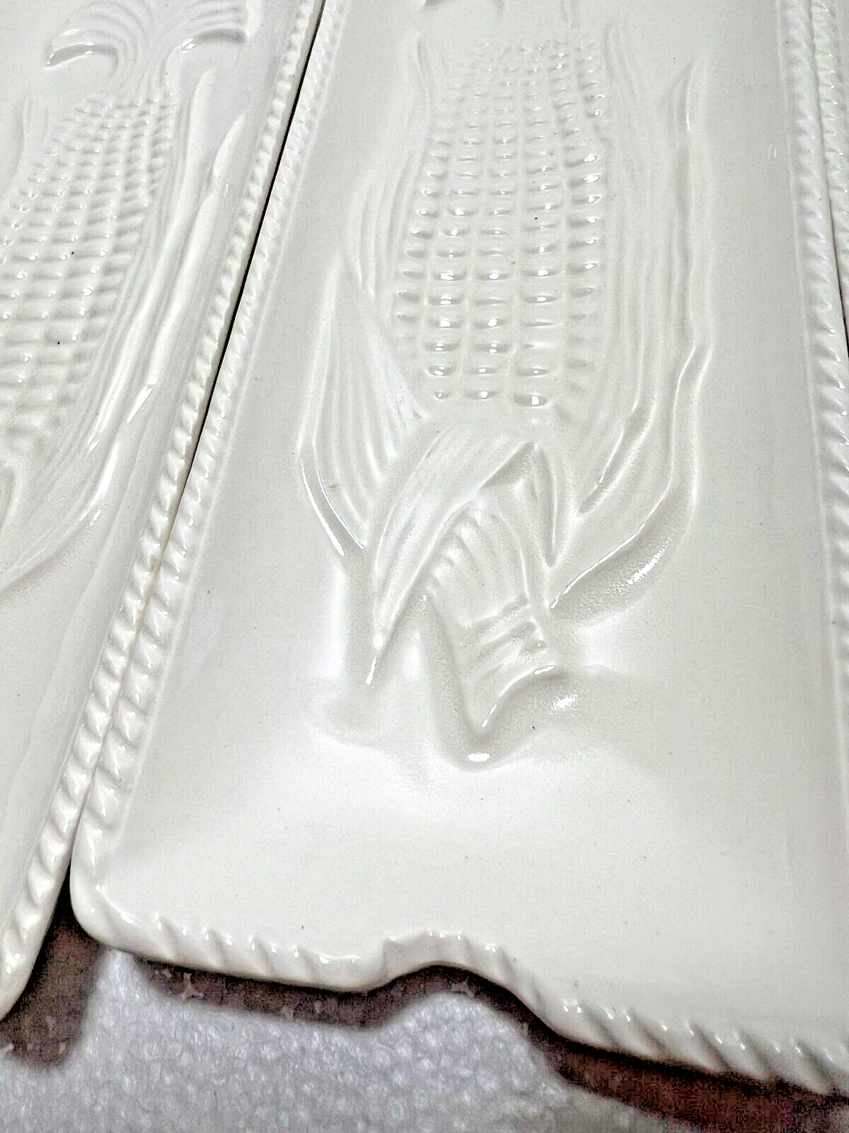 White Ceramic Corn Cob Plates Holders Set of 4 - Made in Japan - Image 2