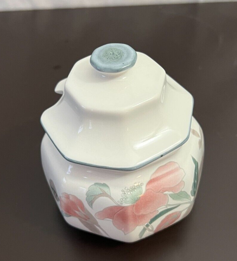 Mikasa Continental Pattern: SILK FLOWERS F3003 Sugar Bowl with Lid - Image 1