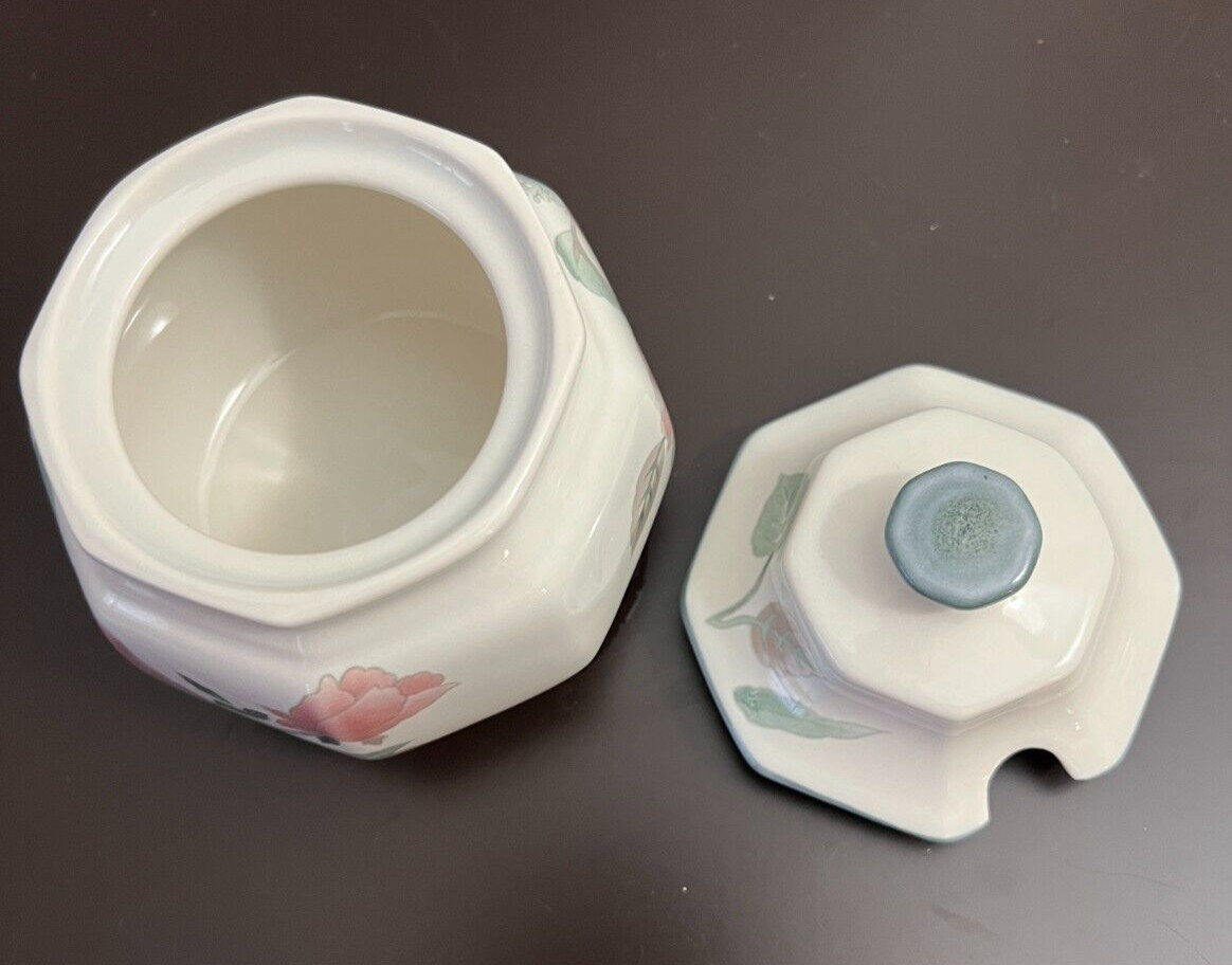 Mikasa Continental Pattern: SILK FLOWERS F3003 Sugar Bowl with Lid - Image 5