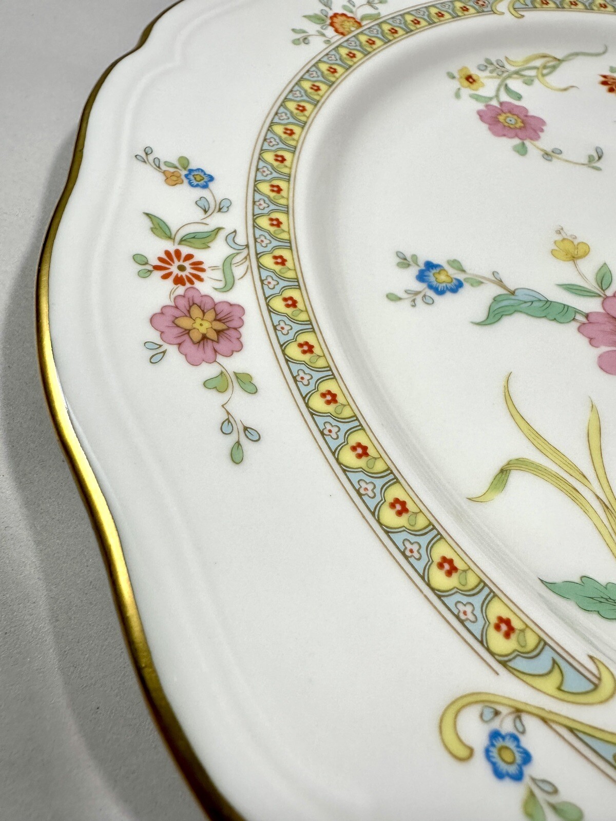 Aynsley Shangri-La Dinner Plate - 10.5" - England - Image 2
