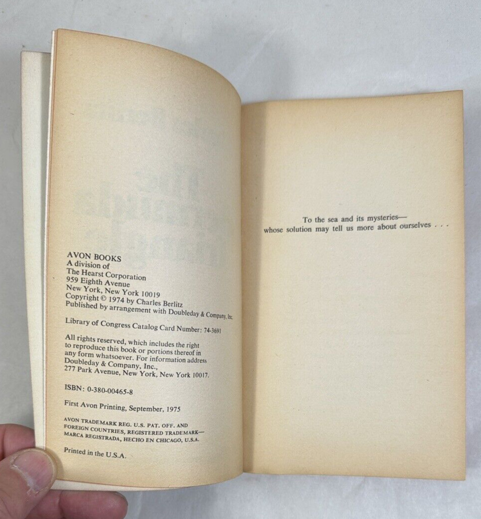 THE BERMUDA TRIANGLE by Charles Berlitz 1975 First Avon Edition Paperback Book - Image 2