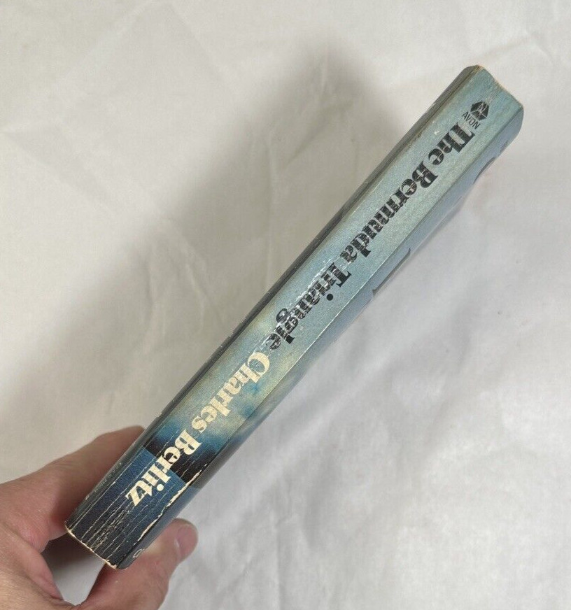 THE BERMUDA TRIANGLE by Charles Berlitz 1975 First Avon Edition Paperback Book - Image 3