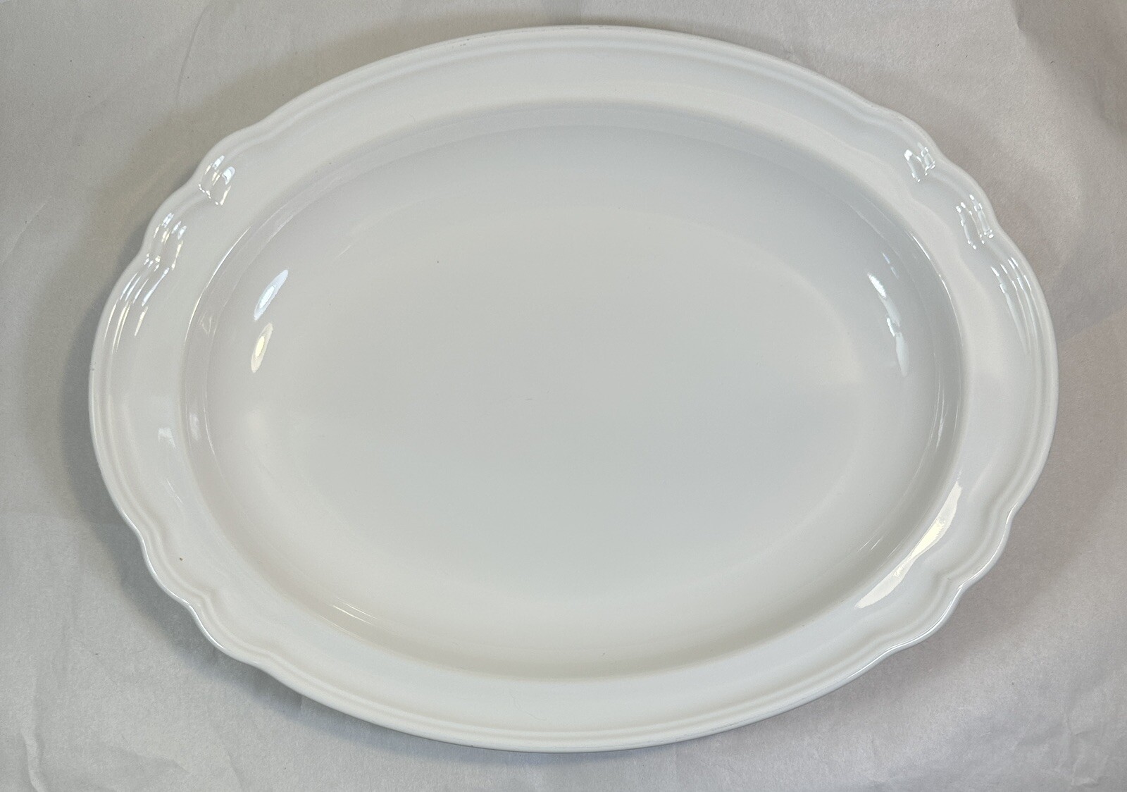 Pfaltzgraff Gazebo White - 11" X 14 1/2" Oval Scalloped Serving Platter - Image 1