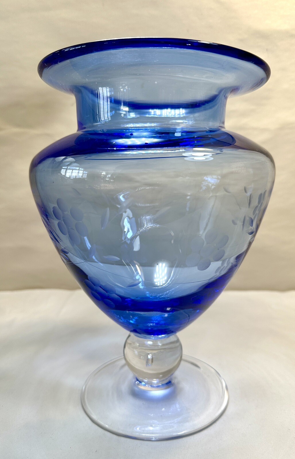Ftd Florists Transworld Delivery Blue Etched Glass Pedestal Vase 9" Tall - Image 2