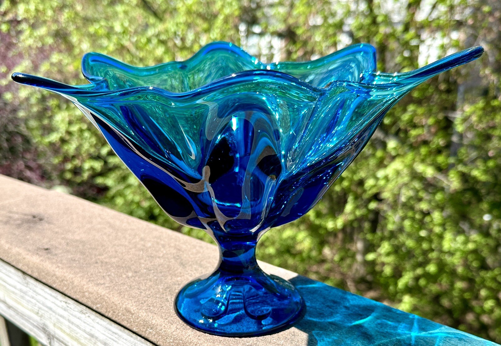 L.E. Smith Glass Peacock Blue Footed Compote / Fruit Bowl (#6101) - circa 1967 - Image 5