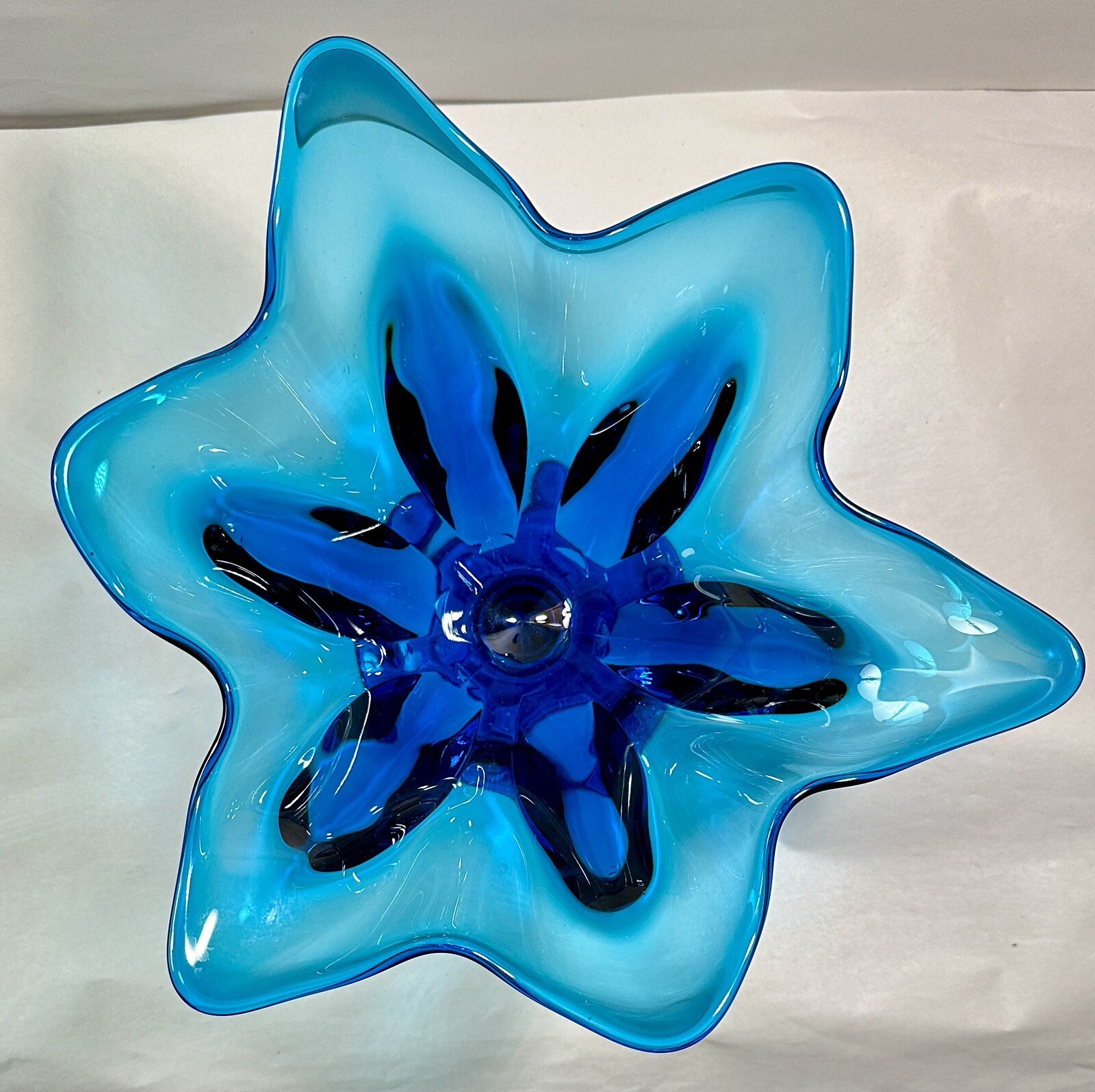 L.E. Smith Glass Peacock Blue Footed Compote / Fruit Bowl (#6101) - circa 1967 - Image 6