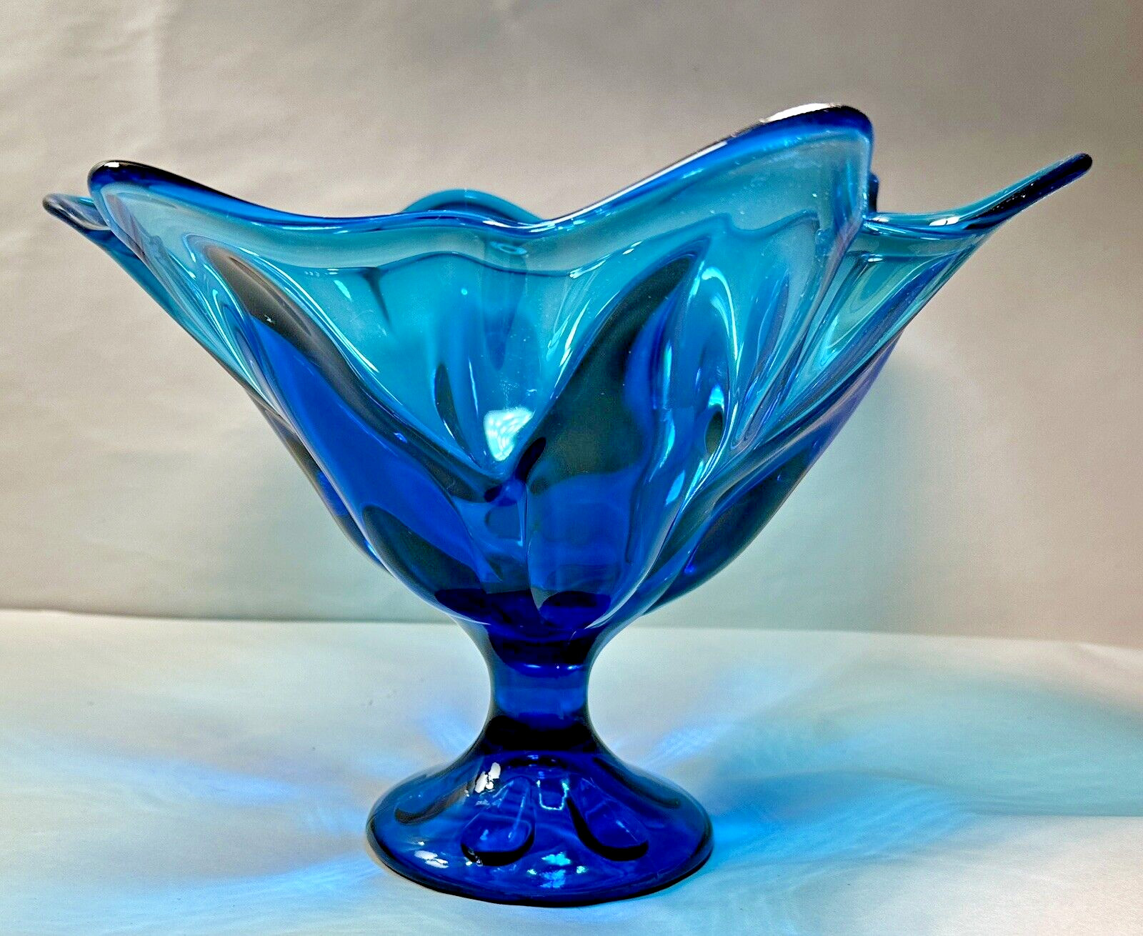 L.E. Smith Glass Peacock Blue Footed Compote / Fruit Bowl (#6101) - circa 1967