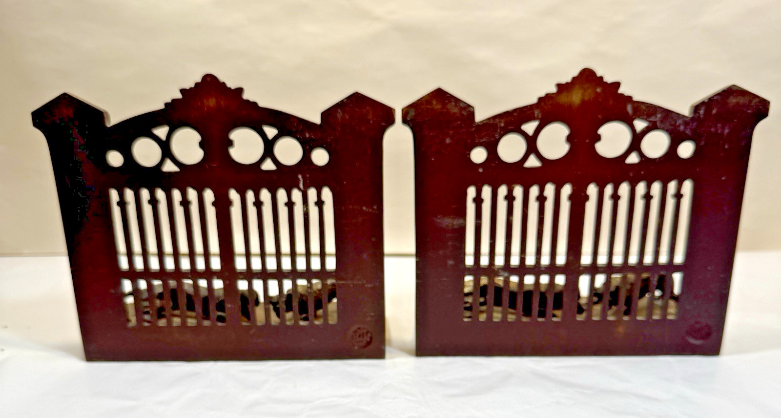 B&H Bookends - Dogs at the Gate - Image 6
