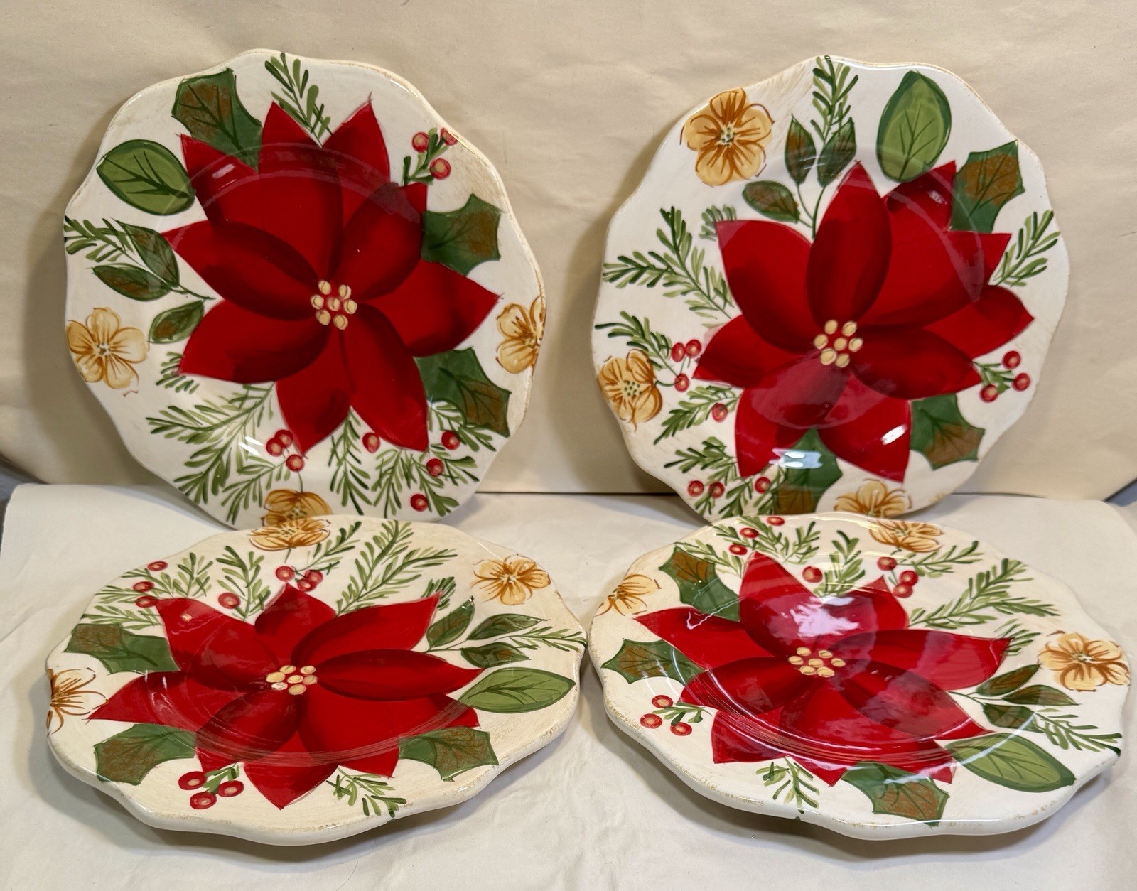 Set Of 4 Home Brand Poinsetta Bread / Salad / Dessert Plates Christmas NOS