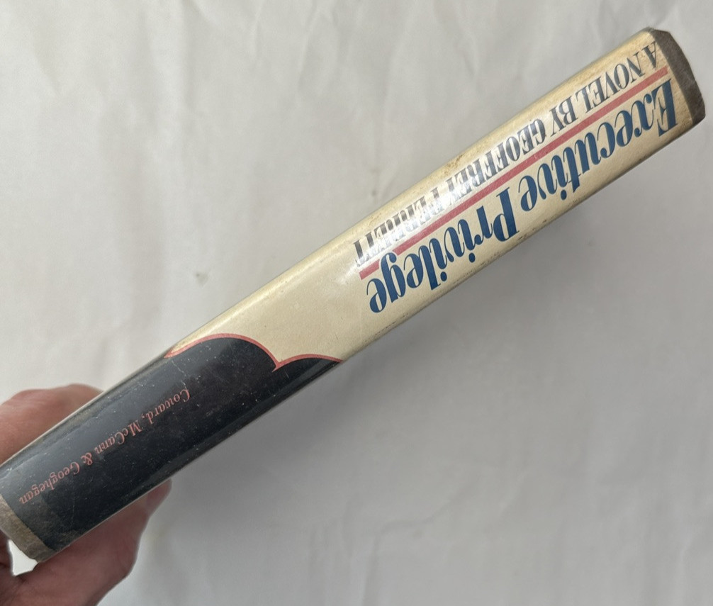 Executive Privilege - Geoffrey Perrett 1974 Hardcover Edition Dust Jacket - Image 3