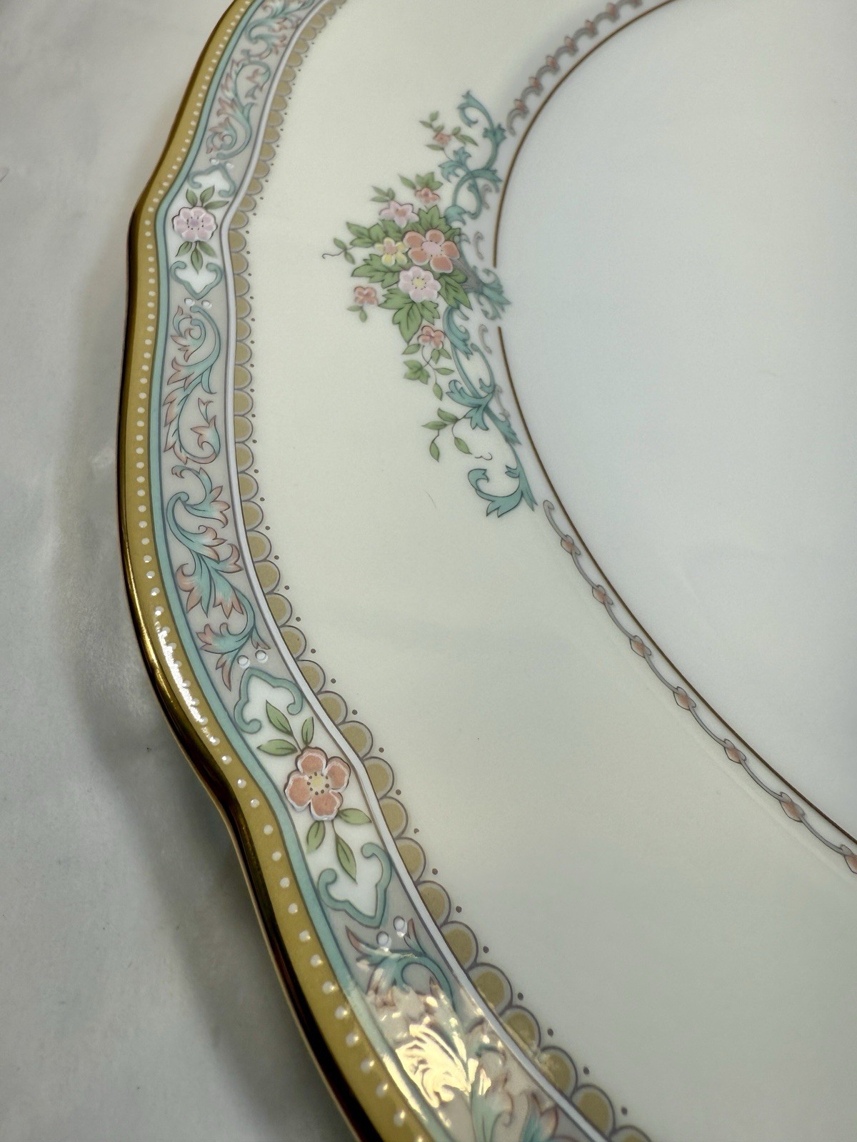 Mikasa Bridal Bouquet Chop Plate - 12-1/8" - CAP08 - Japan - Immaculate - Image 1