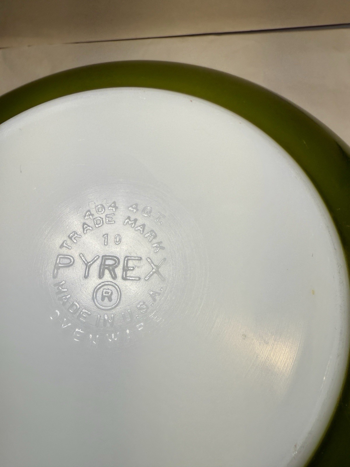 VTG Green Pyrex Mixing Nesting Bowl 404 4 Quart Large USA Ovenware Light Wear - Image 1