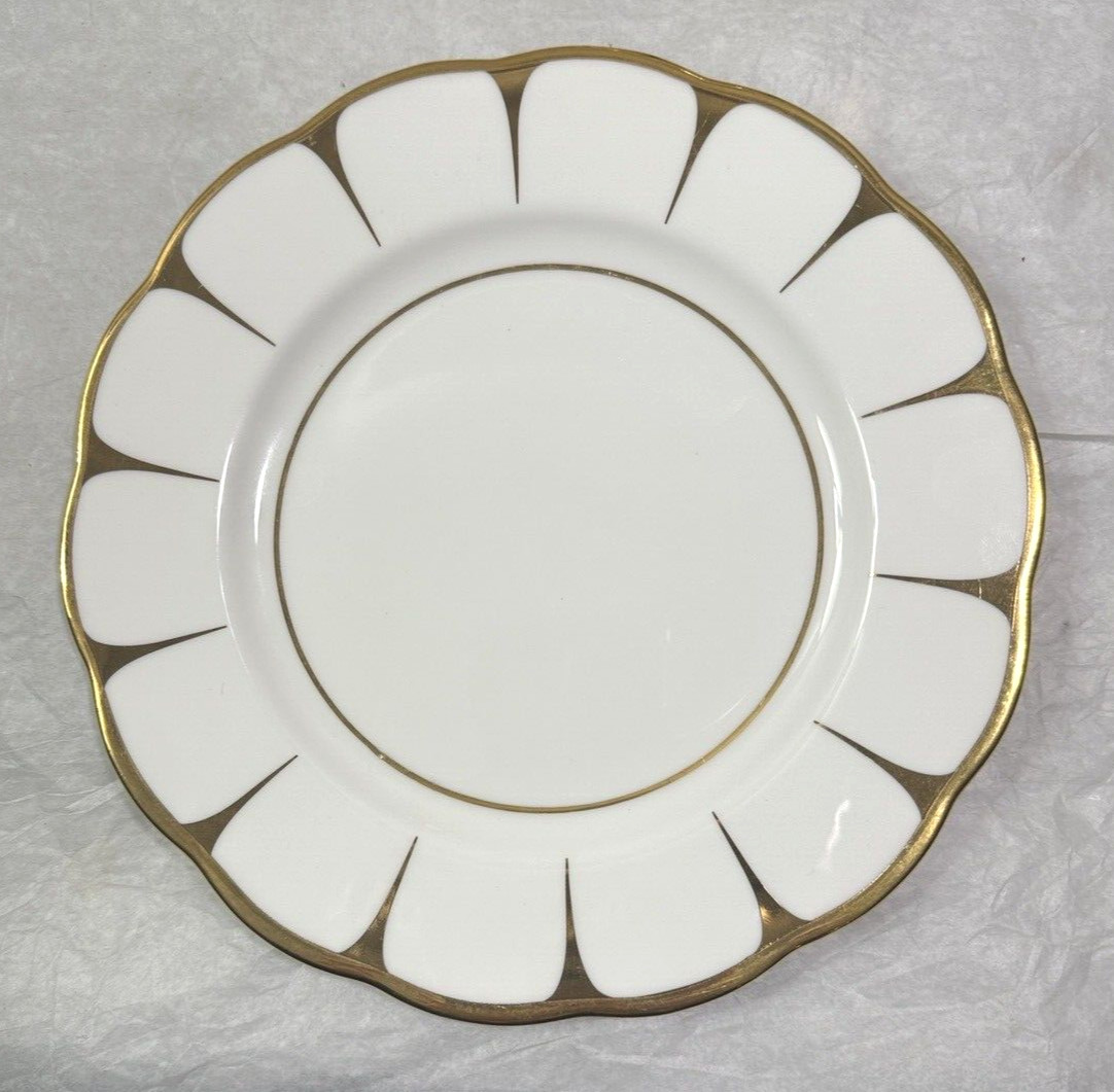 Royal Vale White and Gold Footed Teacups and Side Plate - 1960 - Image 3