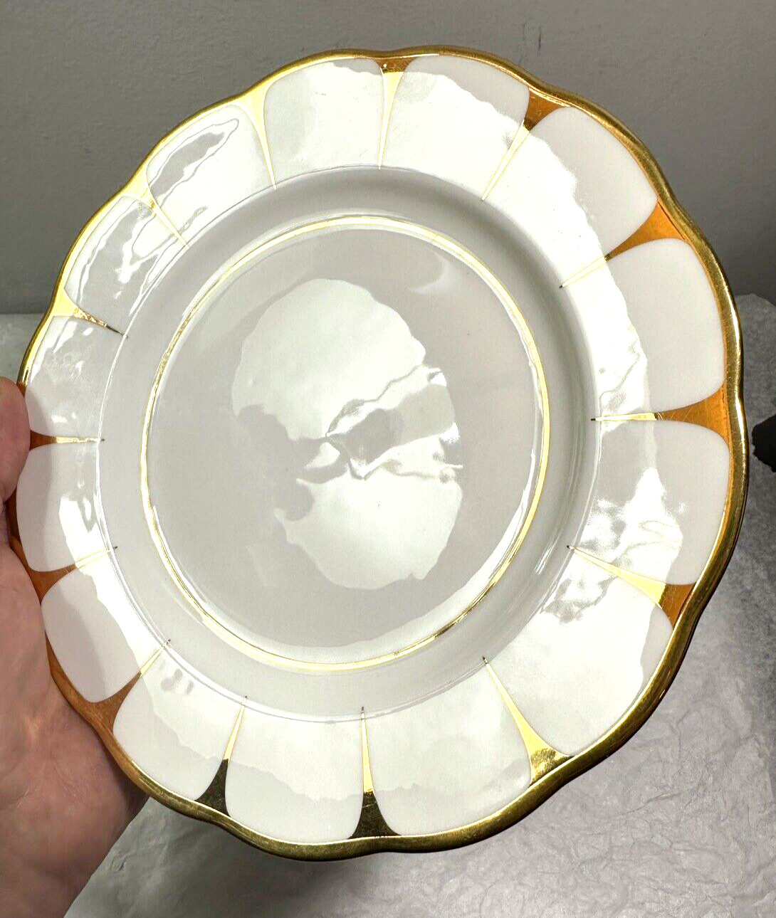 Royal Vale White and Gold Footed Teacups and Side Plate - 1960 - Image 5