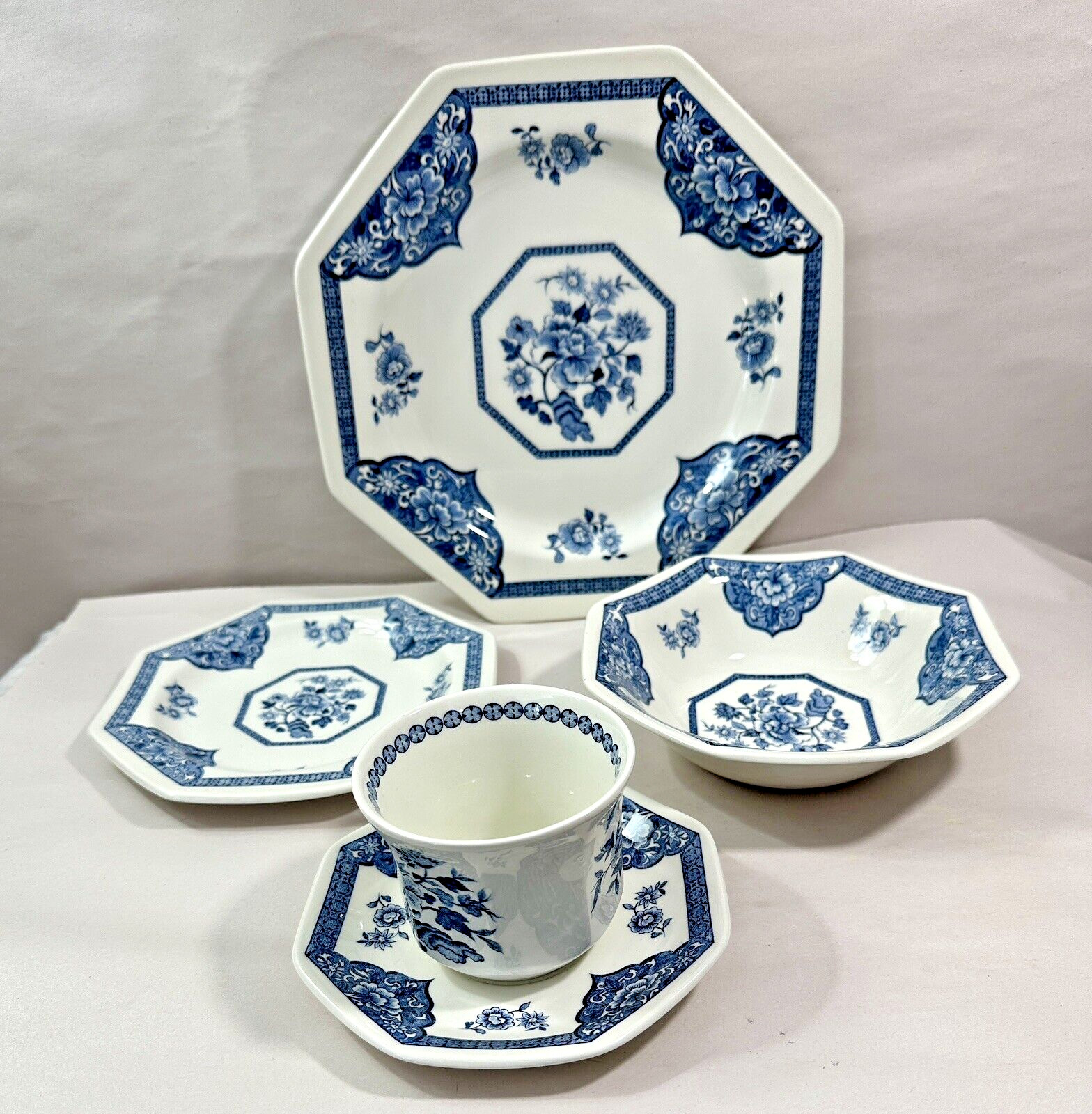 Old Pekin Octagon Blue J & G Meakin Royal Staffordshire - One Place Setting