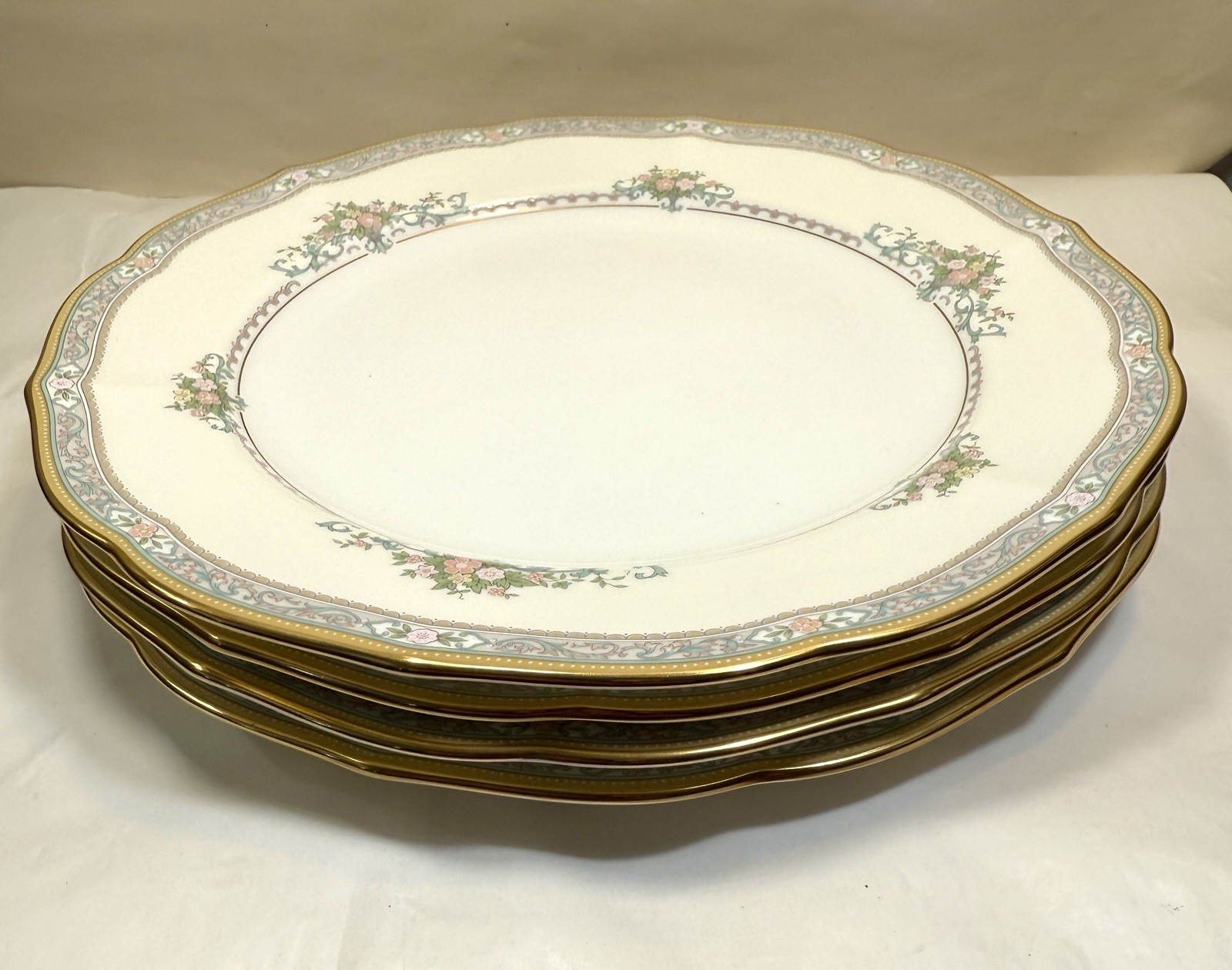 Mikasa Bridal Bouquet Dinner Plates - Set of Four - 10-1/2" - CAP08 - Image 9