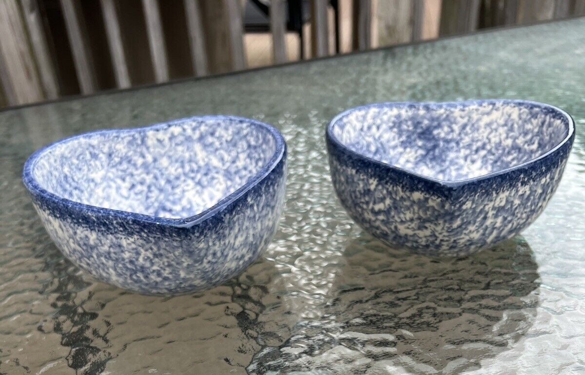 VTG Pottery Blue Spongeware Heart Shaped Bowls - 6" Wide - Image 5