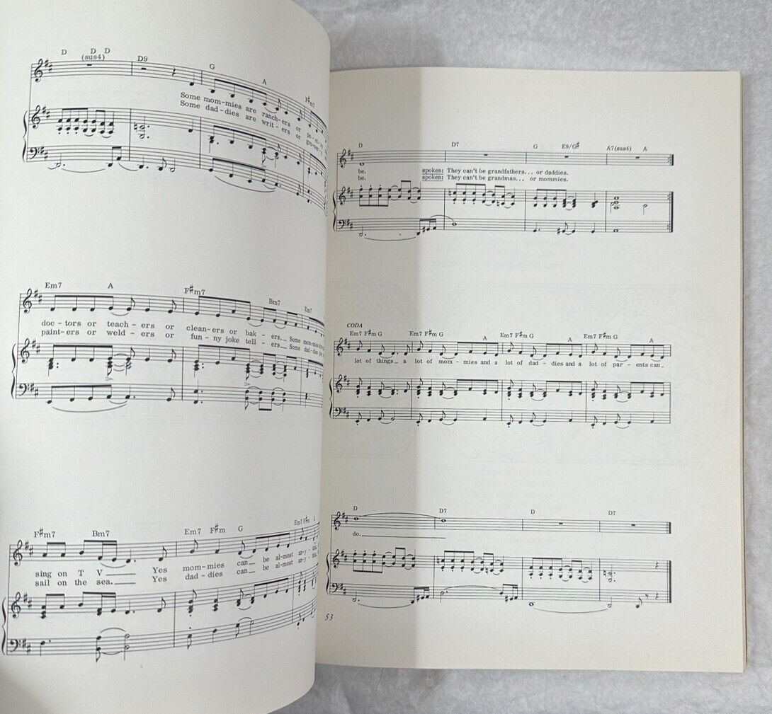 Free to Be ... You and Me - Marlo Thomas - 1974 Paperback - First Edition EUC - Image 4