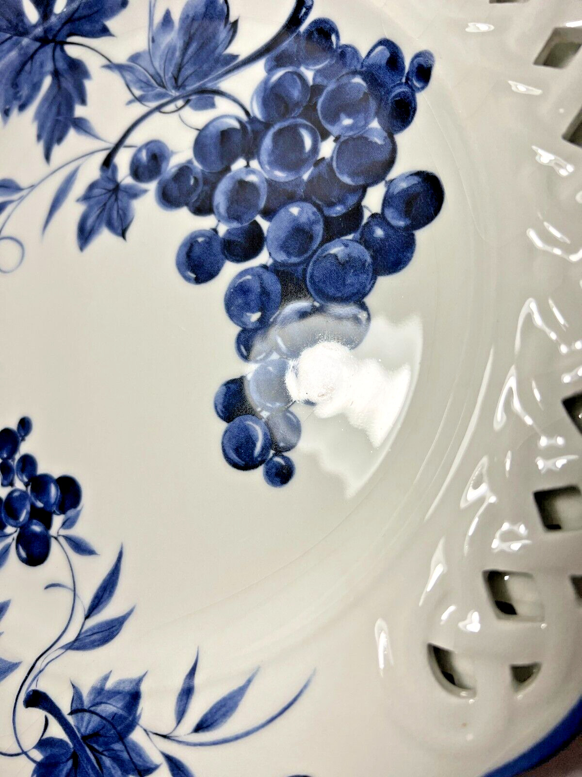 Two (2) Brunelli Blue Grapes Lattice/Scalloped Edge Dinner Plates - 10 5/8" - Image 3