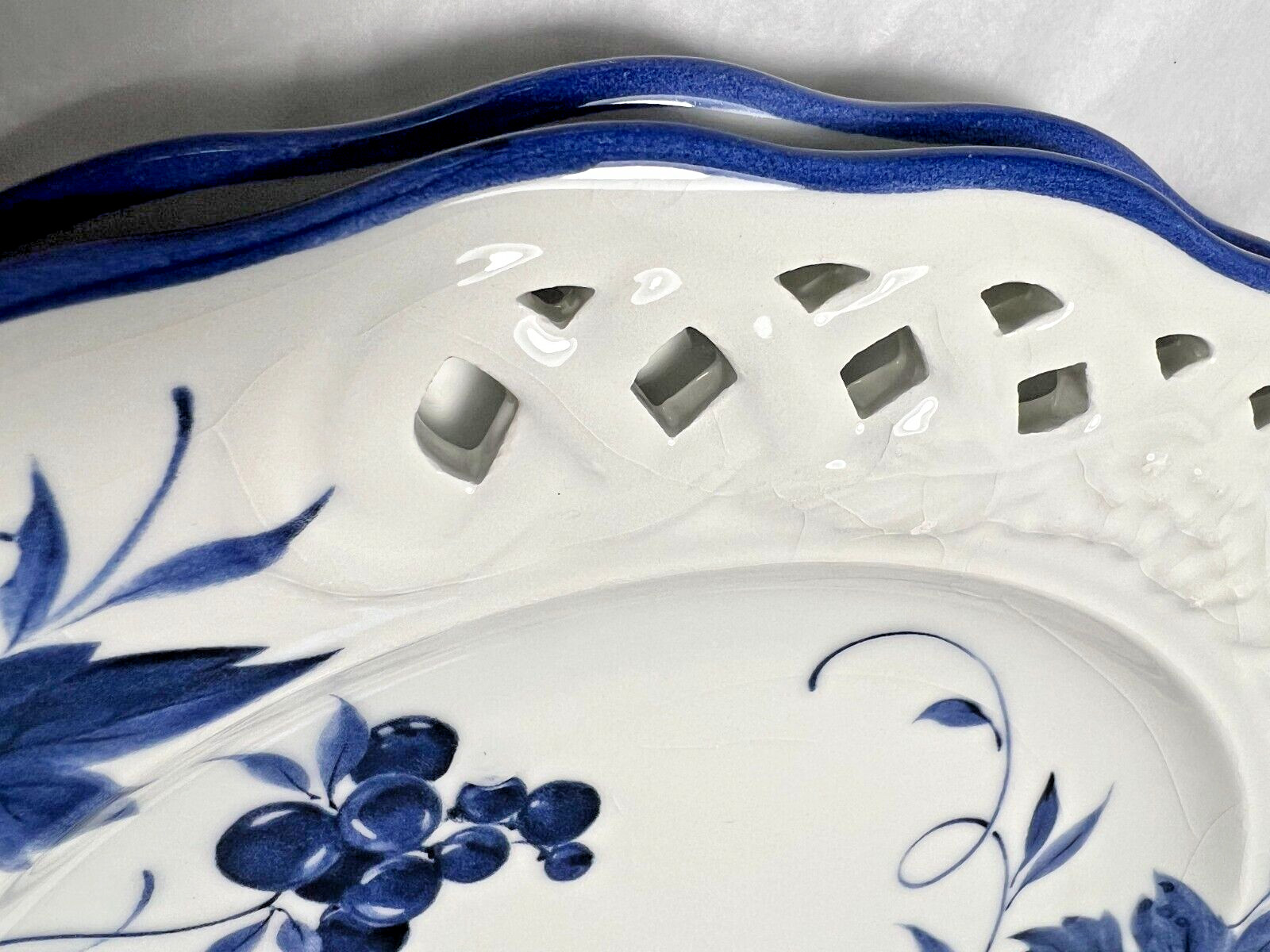 Two (2) Brunelli Blue Grapes Lattice/Scalloped Edge Dinner Plates - 10 5/8" - Image 5