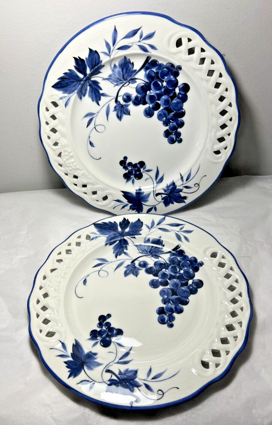 Two (2) Brunelli Blue Grapes Lattice/Scalloped Edge Dinner Plates - 10 5/8"