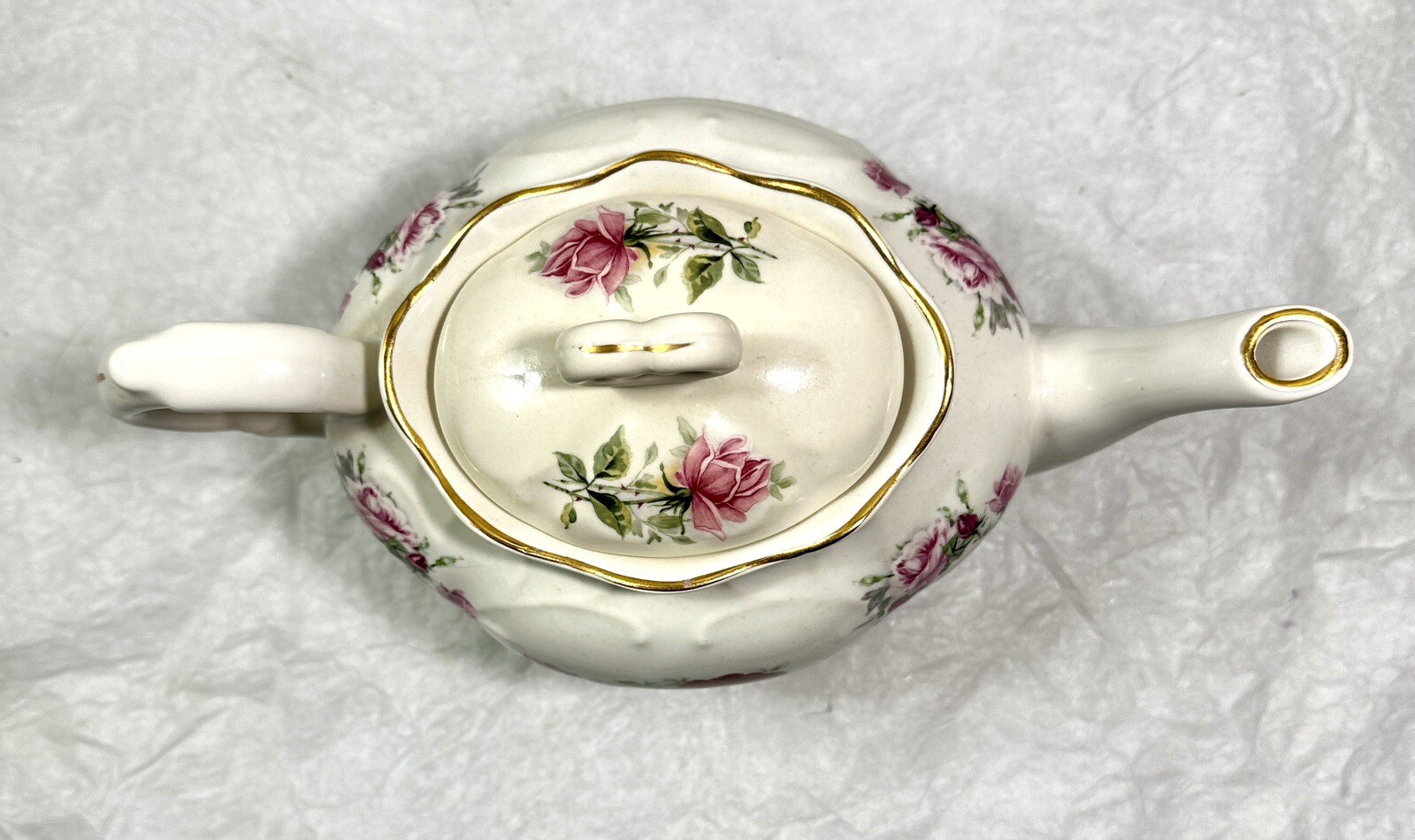 CROWNE OAKES DESIGNS NEW YORK TEAPOT RED & PINK ROSES - Image 2