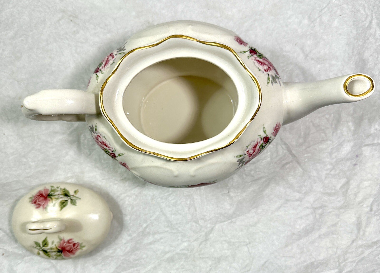 CROWNE OAKES DESIGNS NEW YORK TEAPOT RED & PINK ROSES - Image 5