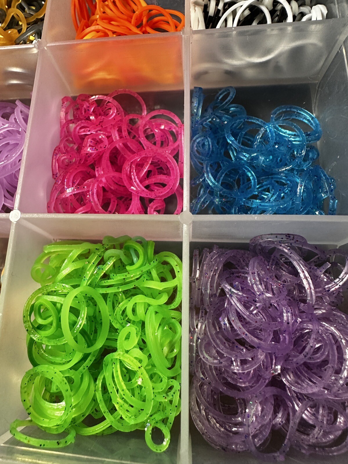 Rainbow Loom Rubber Bands - Hundreds of Brand New, MultiColor in Compartment Box - Image 4