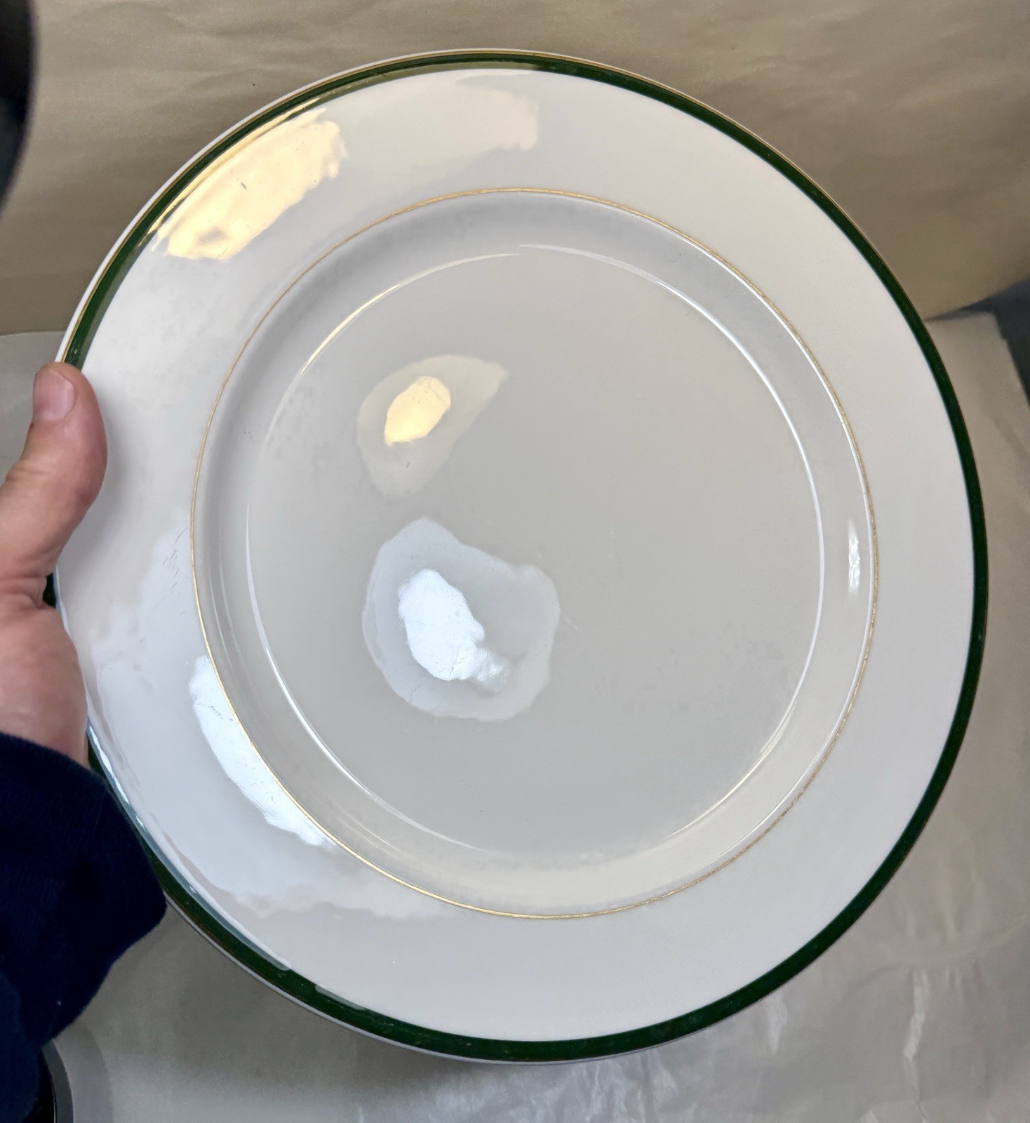 One DUDSON England 12-1/2" FINE CHINA Dinner Plate - EUC - Green Gold Trim