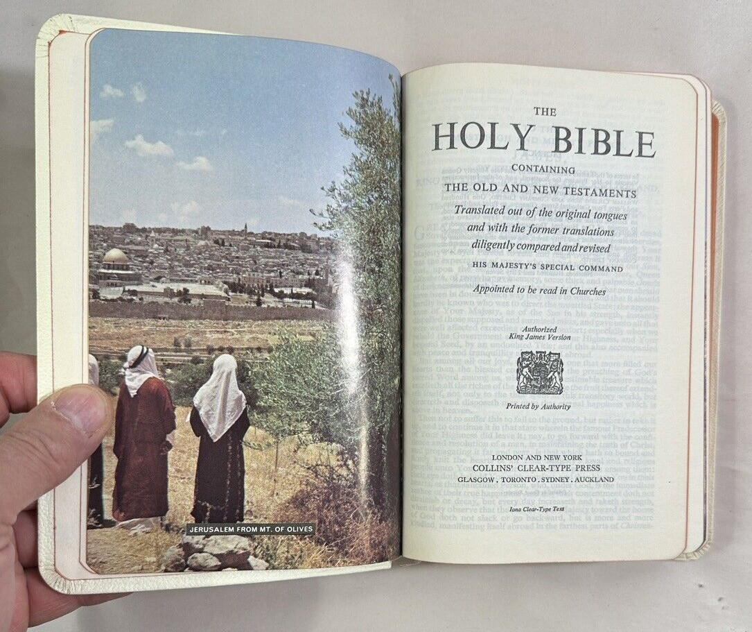 Vintage 1957 Holy Bible - Collins Clear-Type Press - UK - Immaculate - Image 1