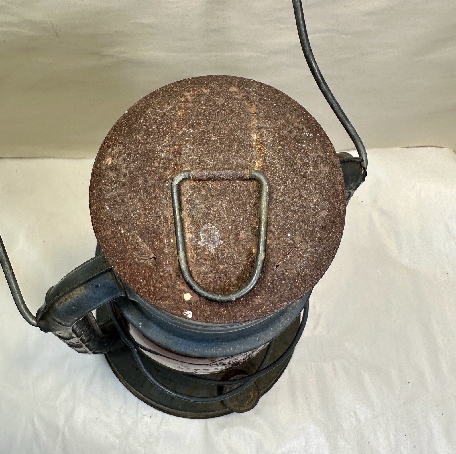 Vintage 1946 Gray Dietz Little Wizard Kerosene Lantern Red Loc-Nob Globe  - Image 12