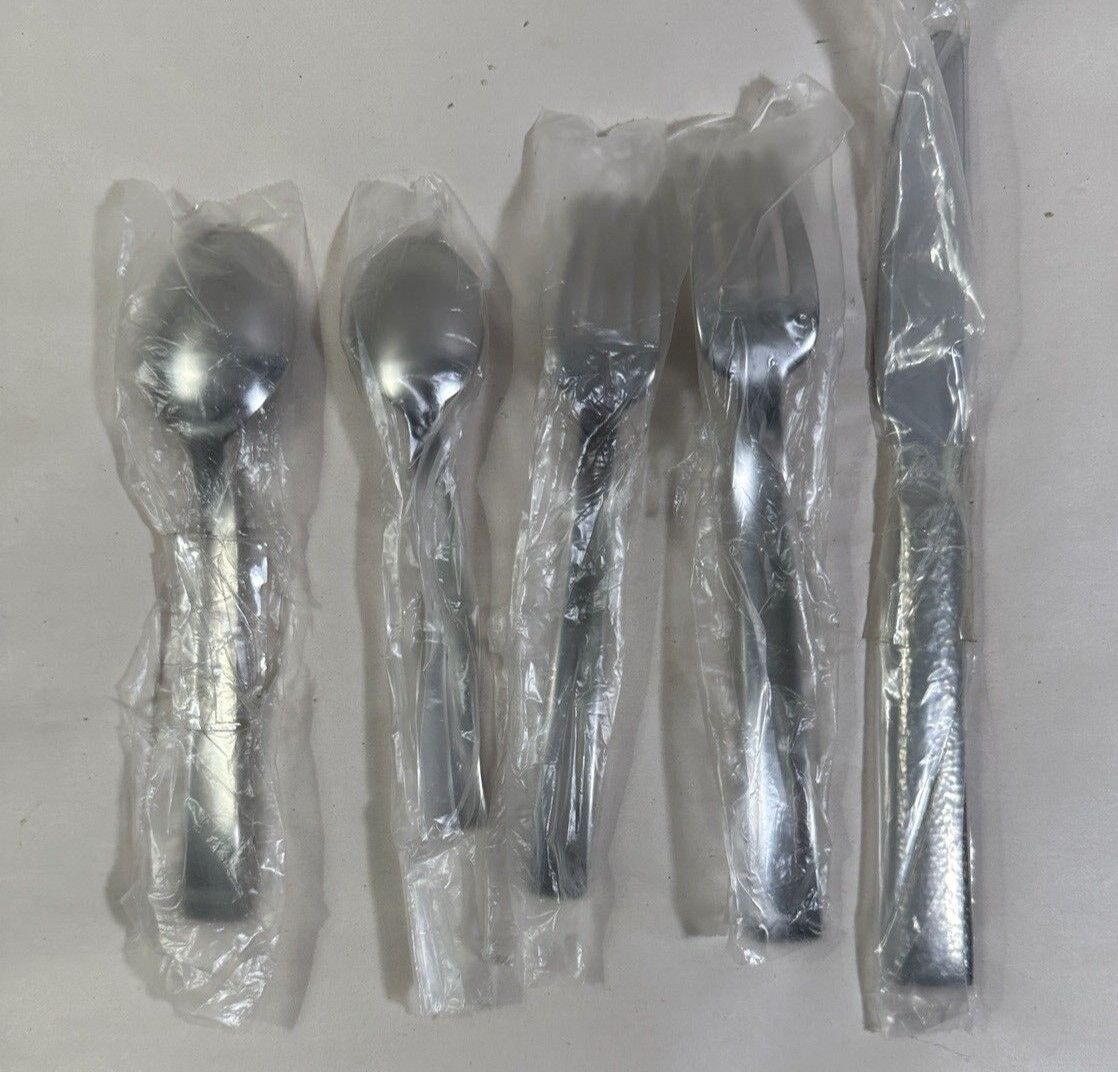 Fortessa 18-10 Lucca Faceted Five Piece Set - New in Plastic - Image 3