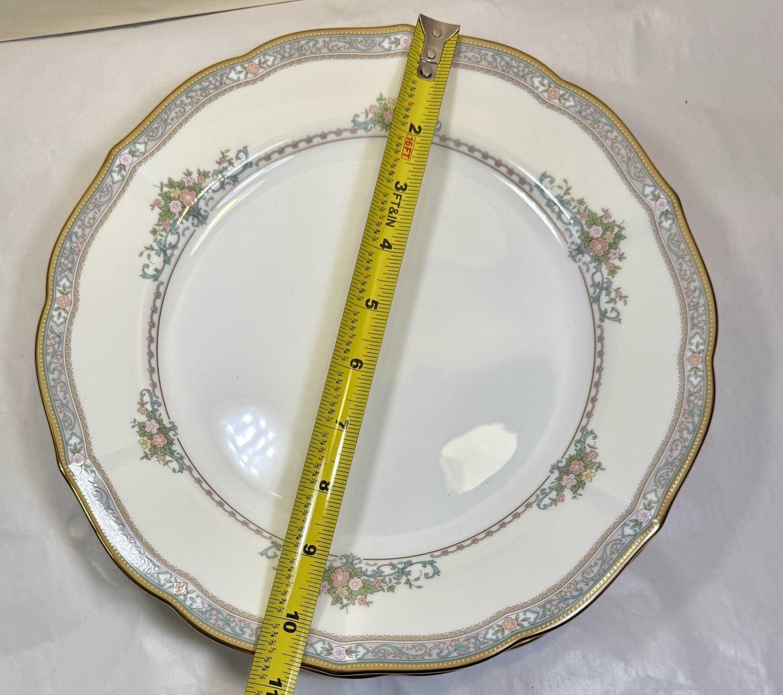 Mikasa Bridal Bouquet Dinner Plates - Set of Four - 10-1/2" - CAP08 - Image 10