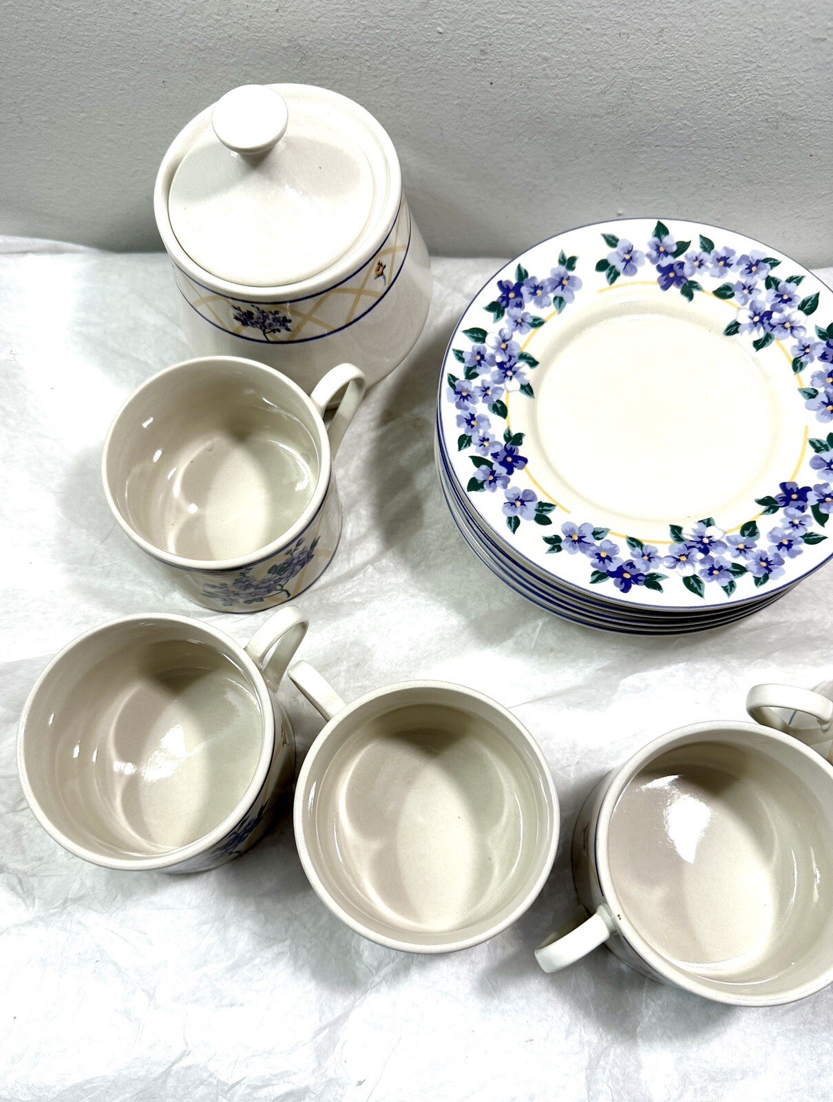 Six (6) Farberware Hydrangea Cups & Saucers Plus Sugar Bowl and Creamer - Image 11